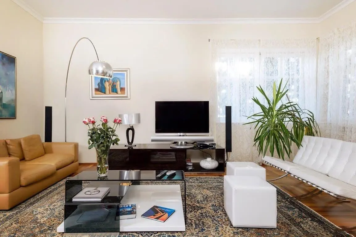 Fancy Modern Villa With Deluxe Interior Split