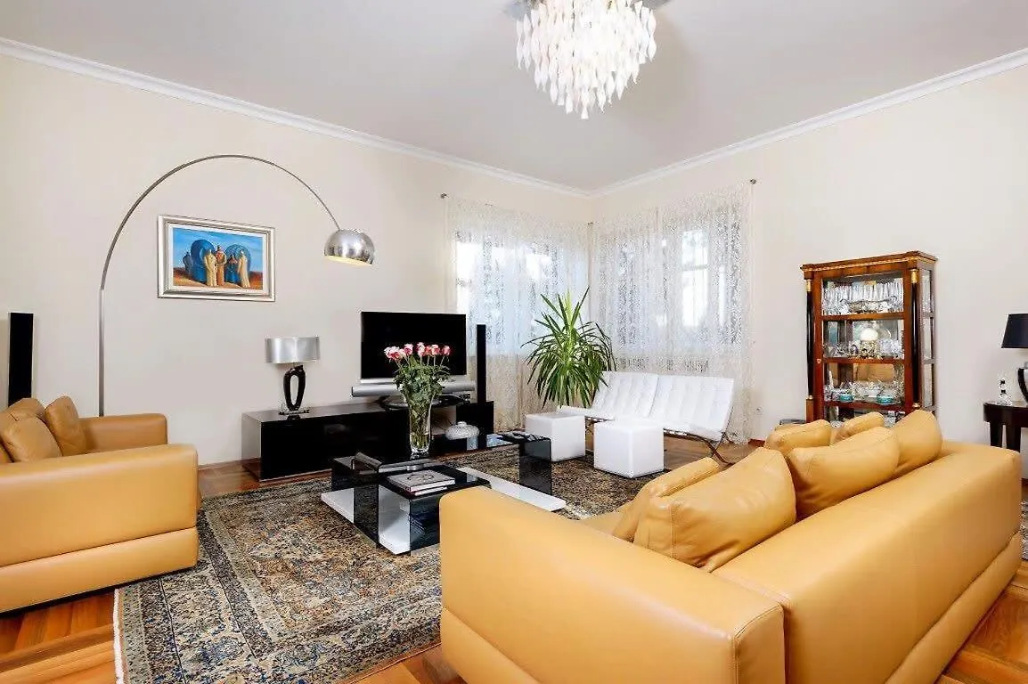Fancy Modern Villa With Deluxe Interior Split 0*,